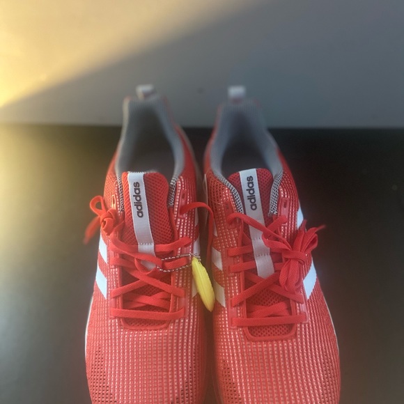 BRAND NEW Adidas Questar TND - Picture 2 of 4